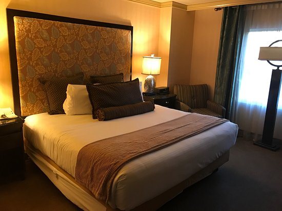 Hollywood Casino St Louis Hotel — Guest room
