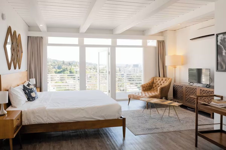 Hollywood Hills Hotel Los Angeles California — Guest room