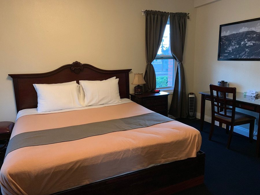 Hollywood Historic Hotel — Guest room