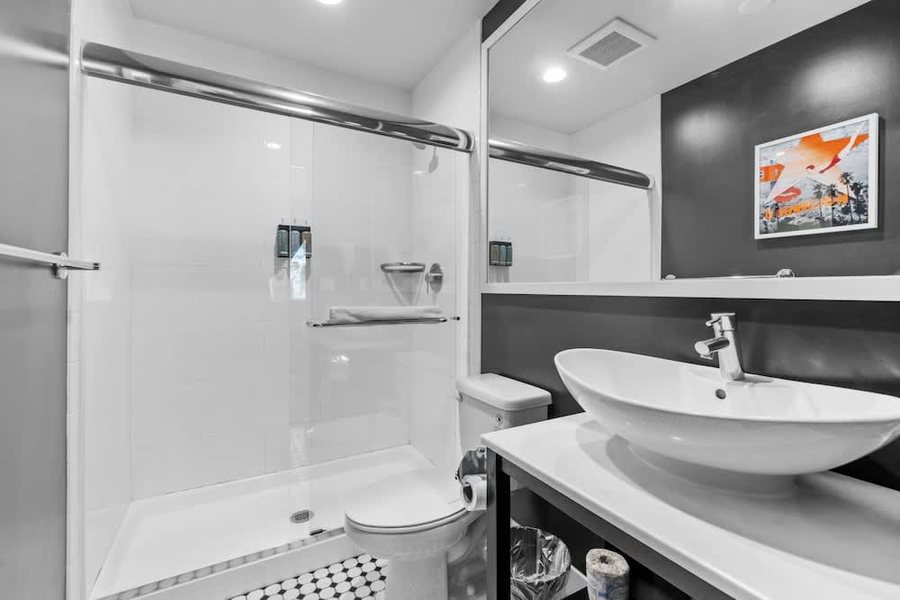 Hollywood Le Bon Hotel Los Angeles California — Bathroom