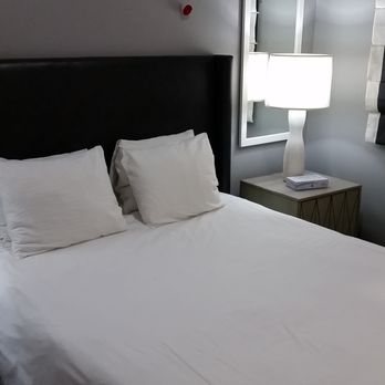 Hollywood Le Bon Hotel Los Angeles California — Guest room