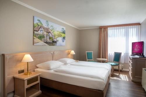 Hollywood Media Hotel — Guest room
