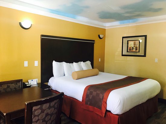 Hollywood Palms Inn Suites Los Angeles California — Guest room