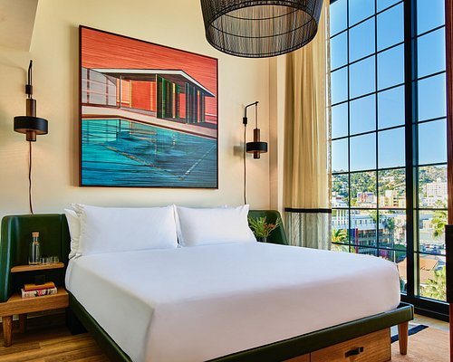Hollywood Volume A Tribute Portfolio Hotel — Guest room