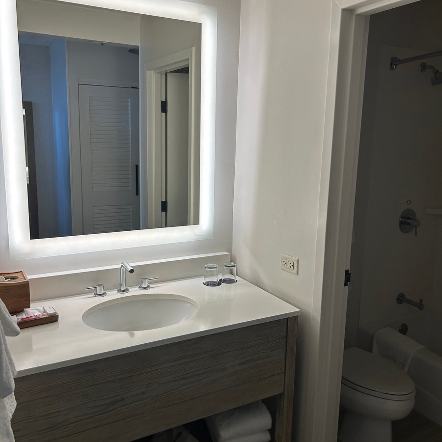 Hololani Resort — Bathroom