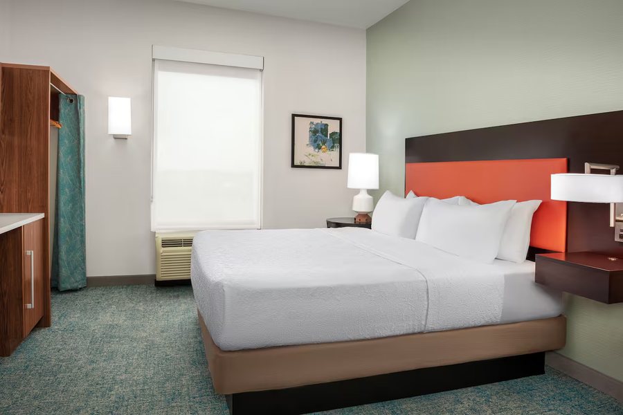 Home Inn and Suites — Guest room