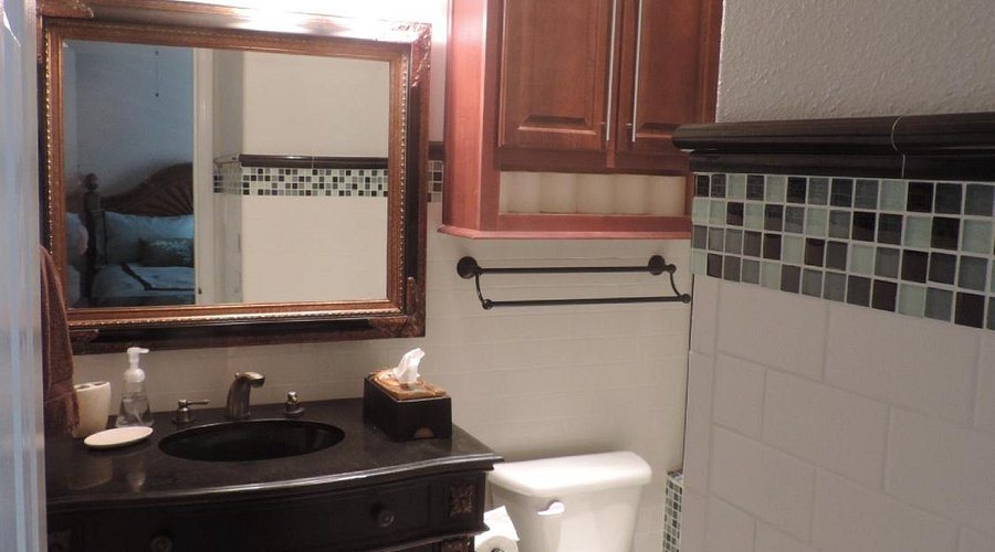 Home Run Lodge — Bathroom