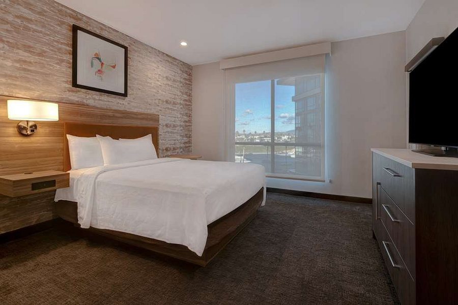 Home2 Suites by Hilton Anaheim Resort — Guest room