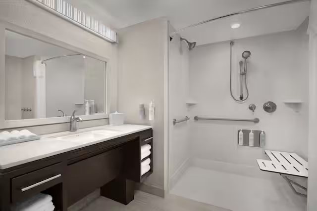 Home2 Suites by Hilton Anchorage Midtown — Bathroom
