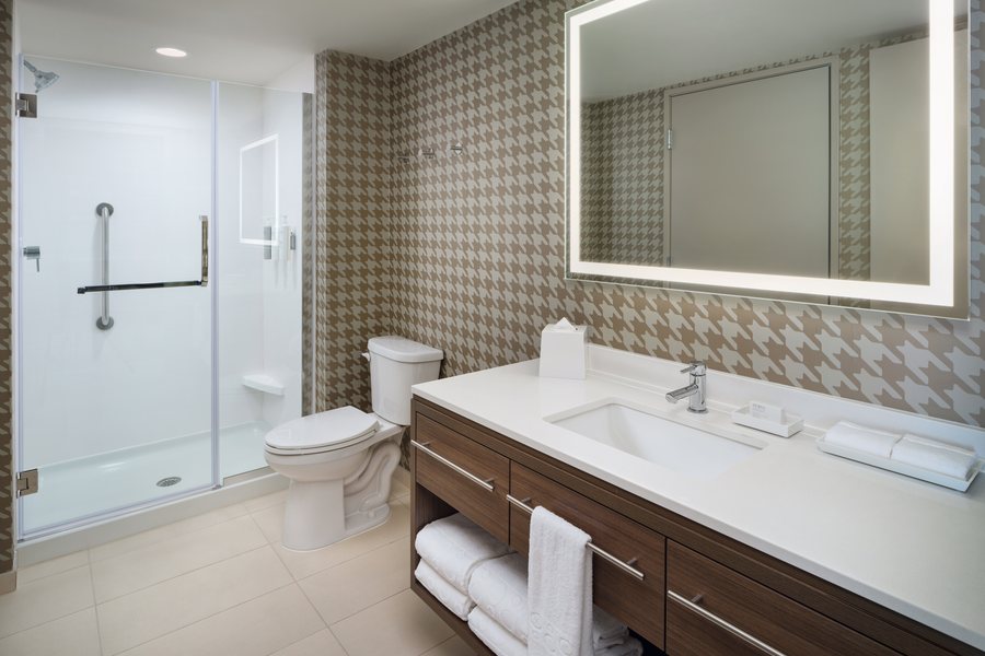 Home2 Suites by Hilton Atascadero — Bathroom