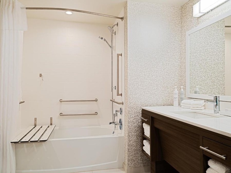 Home2 Suites by Hilton Atlanta Airport West — Bathroom