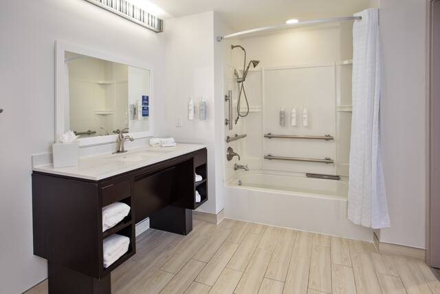 Home2 Suites By Hilton Austin cedar Park Tx — Bathroom