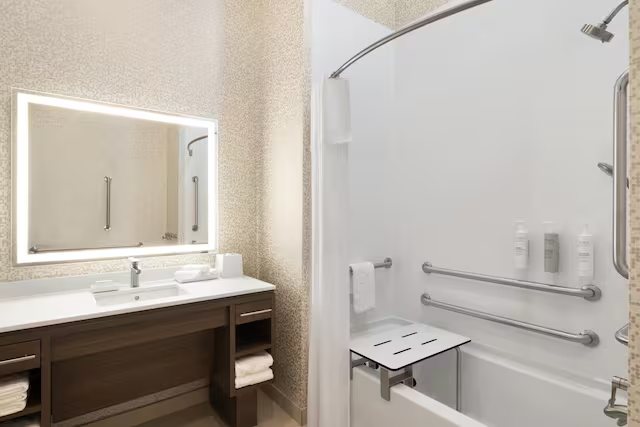 Home2 Suites by Hilton Austin Round Rock — Bathroom
