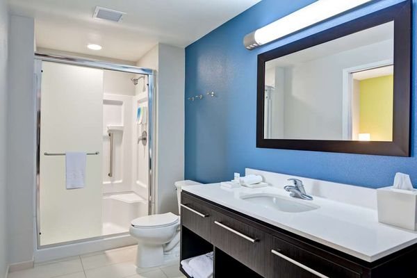 Home2 Suites by Hilton Azusa — Bathroom