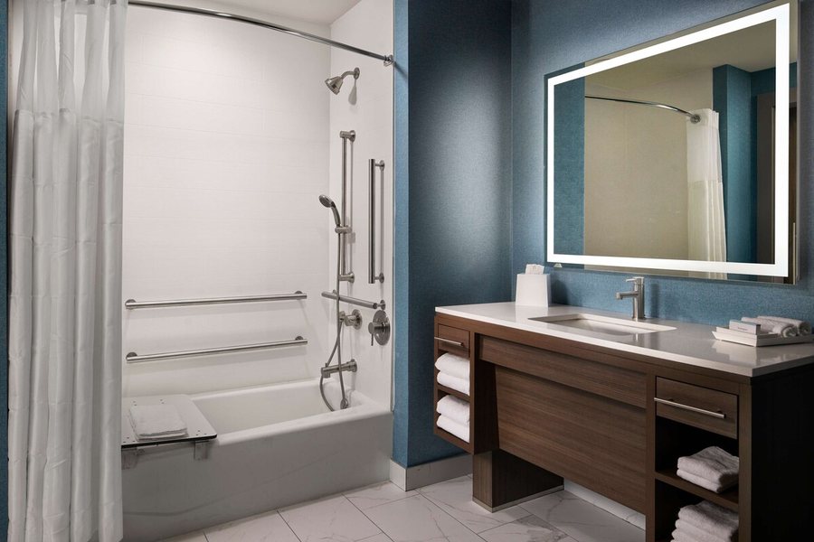 Home2 Suites by Hilton Bend — Bathroom
