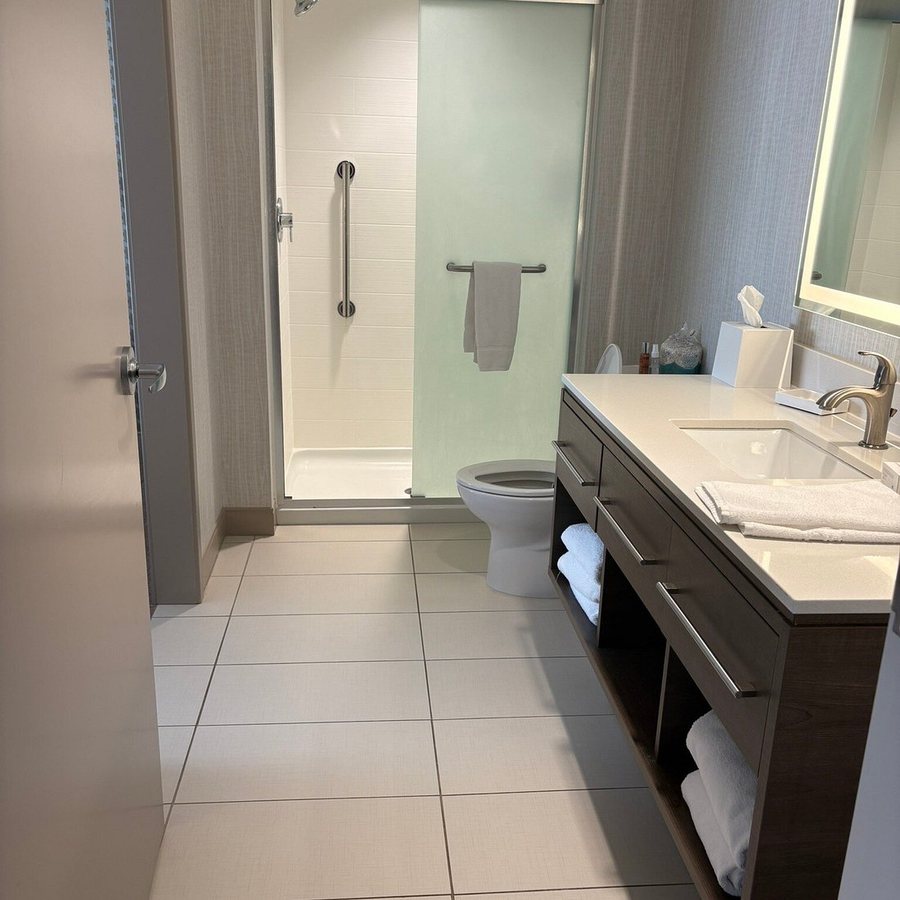 Home2 Suites by Hilton Blacksburg — Bathroom