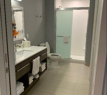 Home2 Suites By Hilton Bloomington — Bathroom