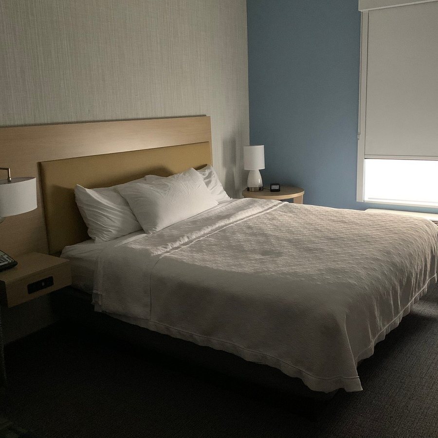 Home2 Suites by Hilton Blue Ash Cincinnati — Guest room