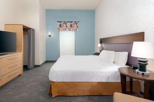 Home2 Suites by Hilton Buffalo Airport Galleria Mall — Guest room