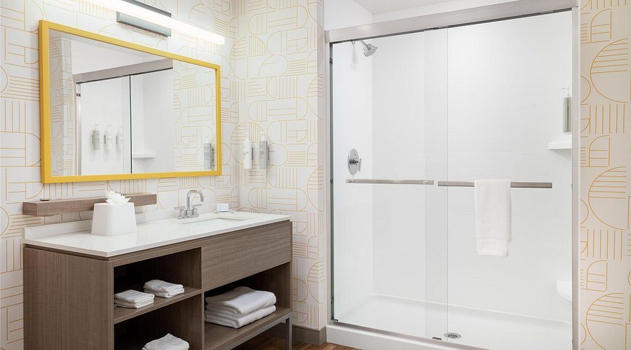 Home2 Suites By Hilton Carbondale — Bathroom
