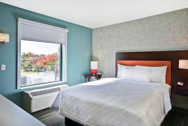 Home2 Suites By Hilton Carbondale — Guest room