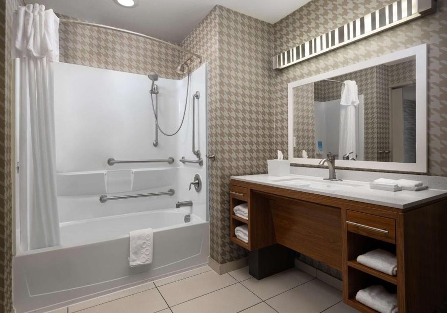 Home2 Suites By Hilton Charleston Daniel Island — Bathroom