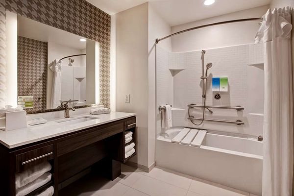 Home2 Suites by Hilton Charlotte Northlake — Bathroom