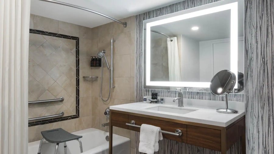 Home2 Suites by Hilton Cheyenne — Bathroom