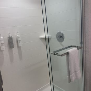 Home2 Suites by Hilton Chicago McCormick Place Chicago Illinois — Bathroom