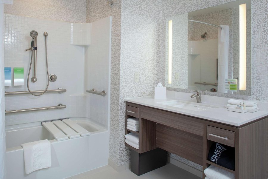 Home2 Suites by Hilton Denver South Centennial Airport — Bathroom
