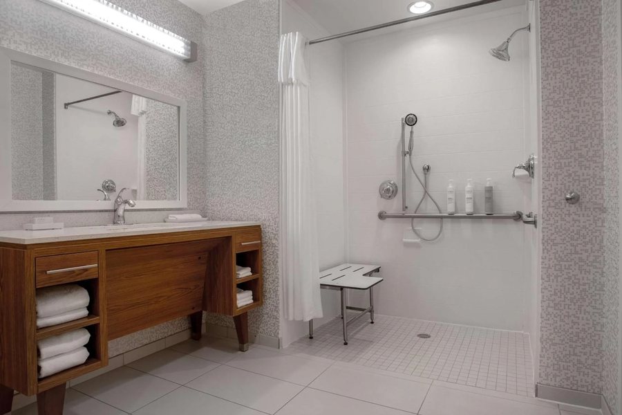 Home2 Suites By Hilton Destin — Bathroom