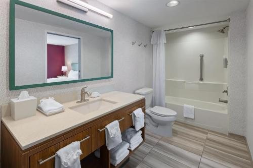 Home2 Suites by Hilton Dover DE — Bathroom