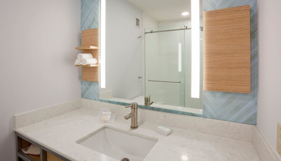 Home2 Suites by Hilton Eagan Minneapolis — Bathroom