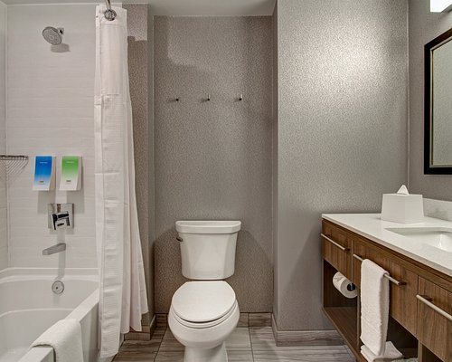 Home2 Suites by Hilton Edmond — Bathroom