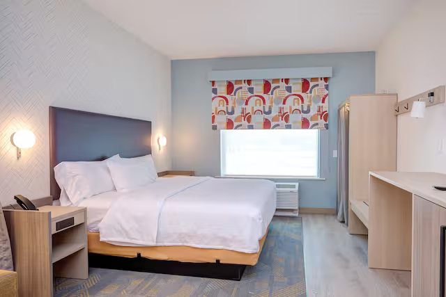 Home2 Suites By Hilton Fayetteville Fort Bragg — Guest room