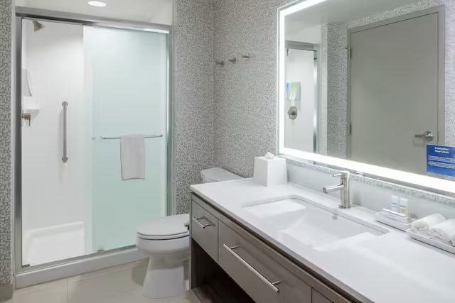 Home2 Suites By Hilton Fort Mill — Bathroom