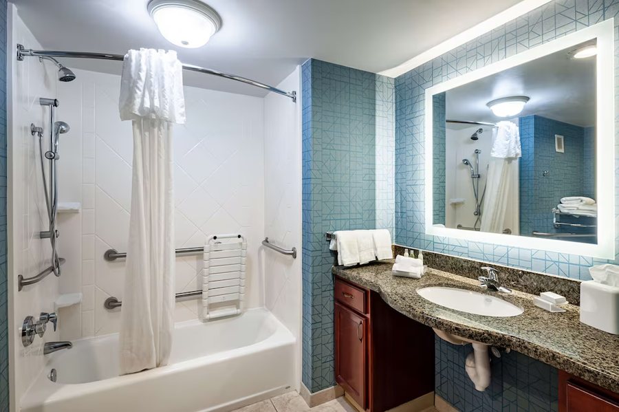 Home2 Suites By Hilton Gainesville — Bathroom