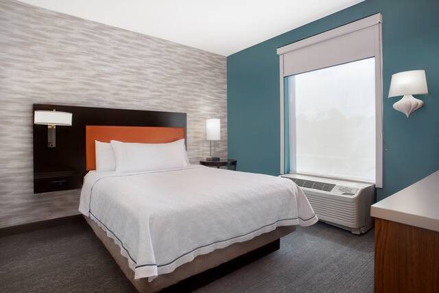 Home2 Suites By Hilton Gainesville — Guest room