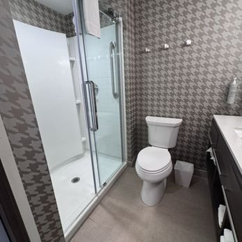 Home2 Suites by Hilton Garden Grove Anaheim — Bathroom