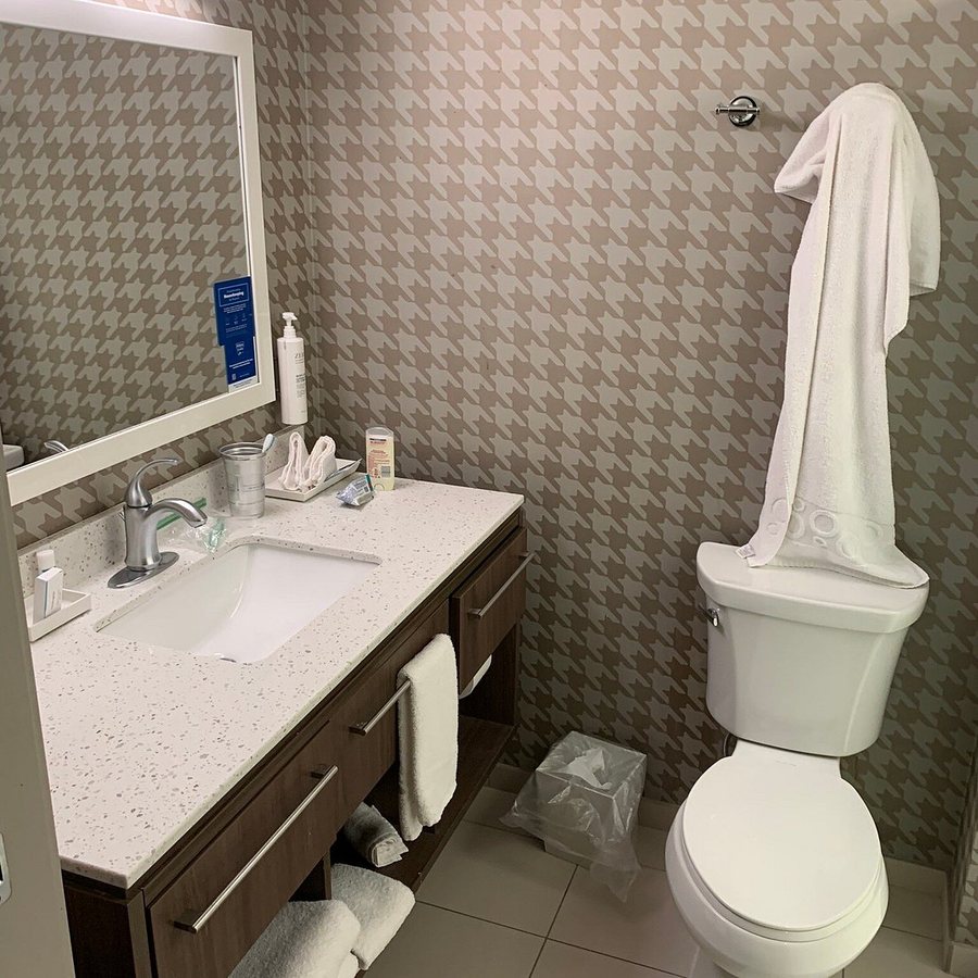 Home2 Suites by Hilton Gilbert — Bathroom