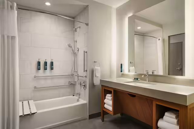 Home2 Suites by Hilton Greenville Airport — Bathroom