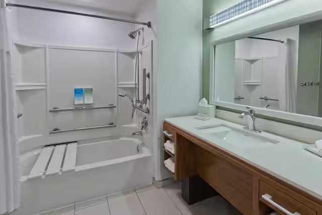 Home2 Suites by Hilton Grove City Columbus — Bathroom