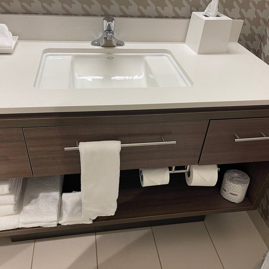 Home2 Suites by Hilton Harvey New Orleans Westbank — Bathroom