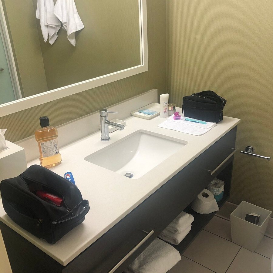 Home2 Suites by Hilton Hattiesburg — Bathroom