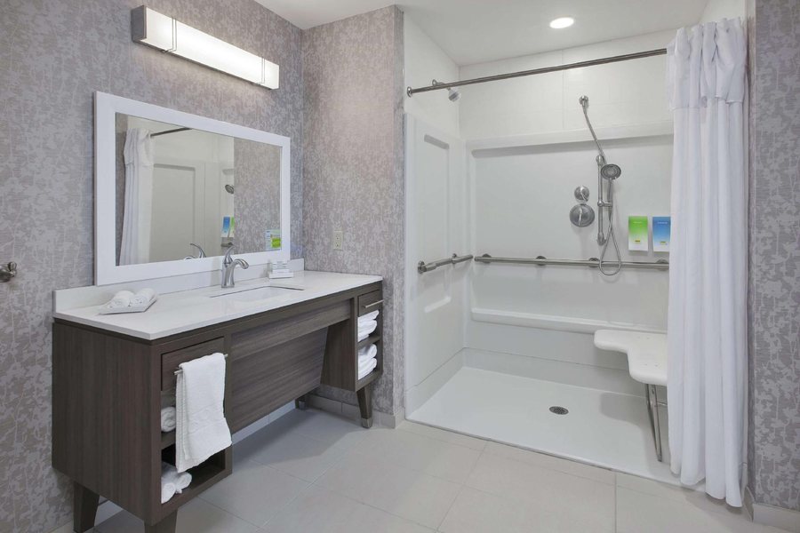 Home2 Suites by Hilton Holland — Bathroom