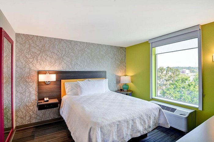 Home2 Suites by Hilton Hot Springs — Guest room