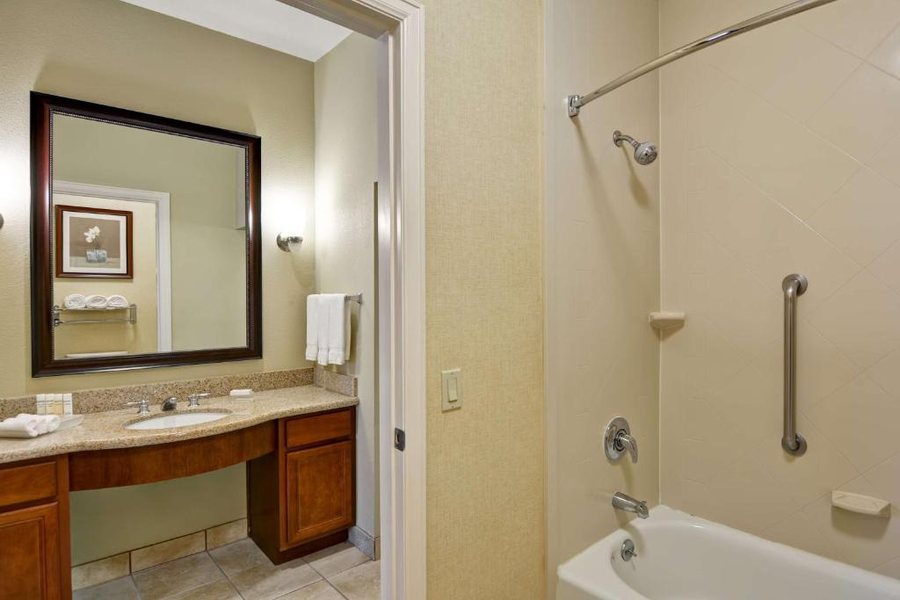 Home2 Suites By Hilton Houston Energy Corridor — Bathroom
