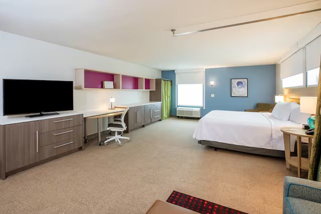 Home2 Suites by Hilton Houston IAH Airport Beltway 8 — Guest room