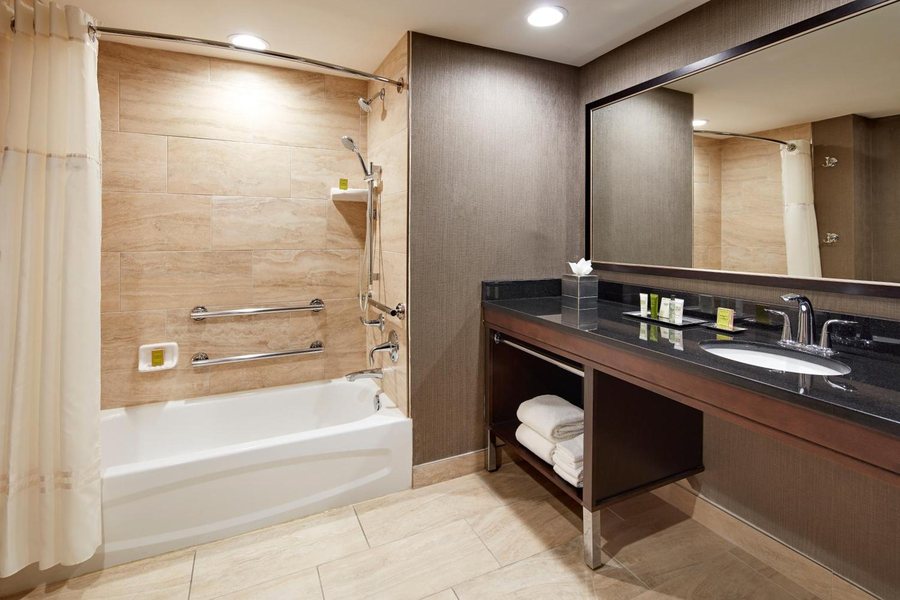 Home2 Suites by Hilton Houston Medical Center — Bathroom