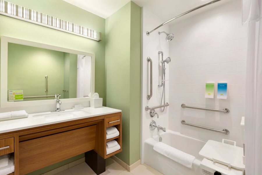 Home2 Suites By Hilton Houston Willowbrook — Bathroom